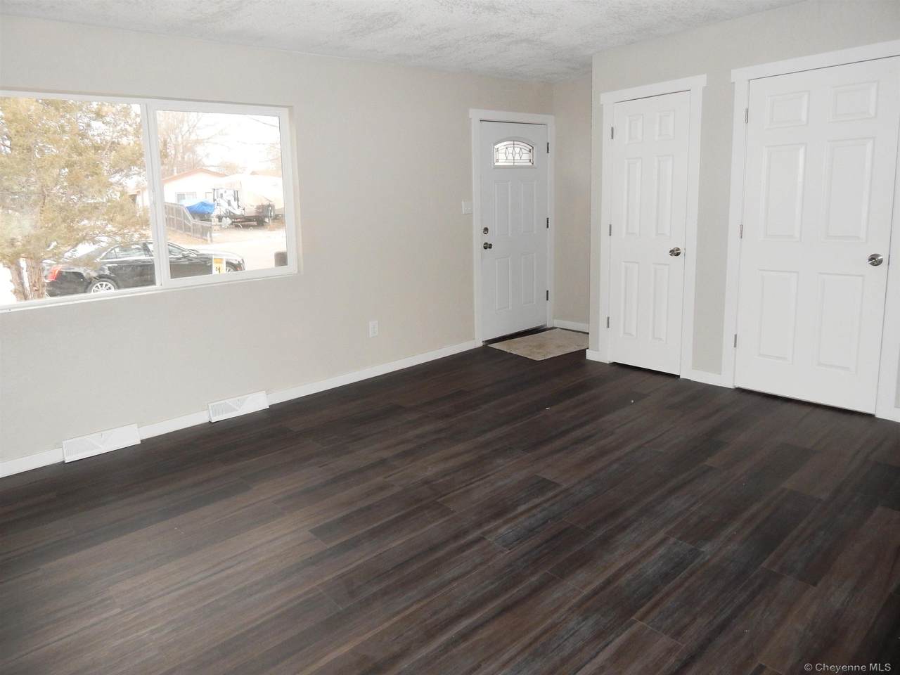 906 Cottonwood Dr - Photo 1