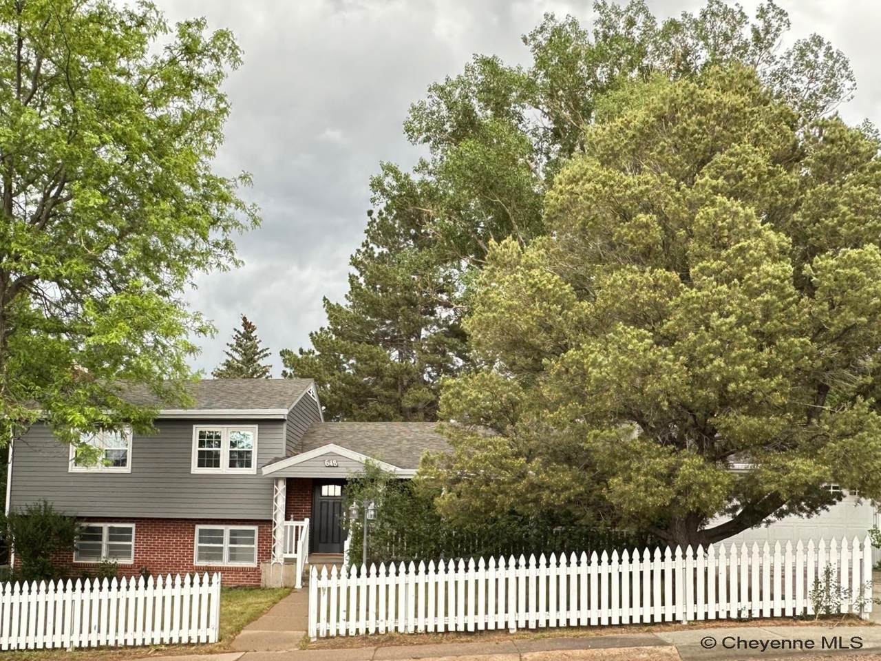 648 Vista Ln - Photo 1