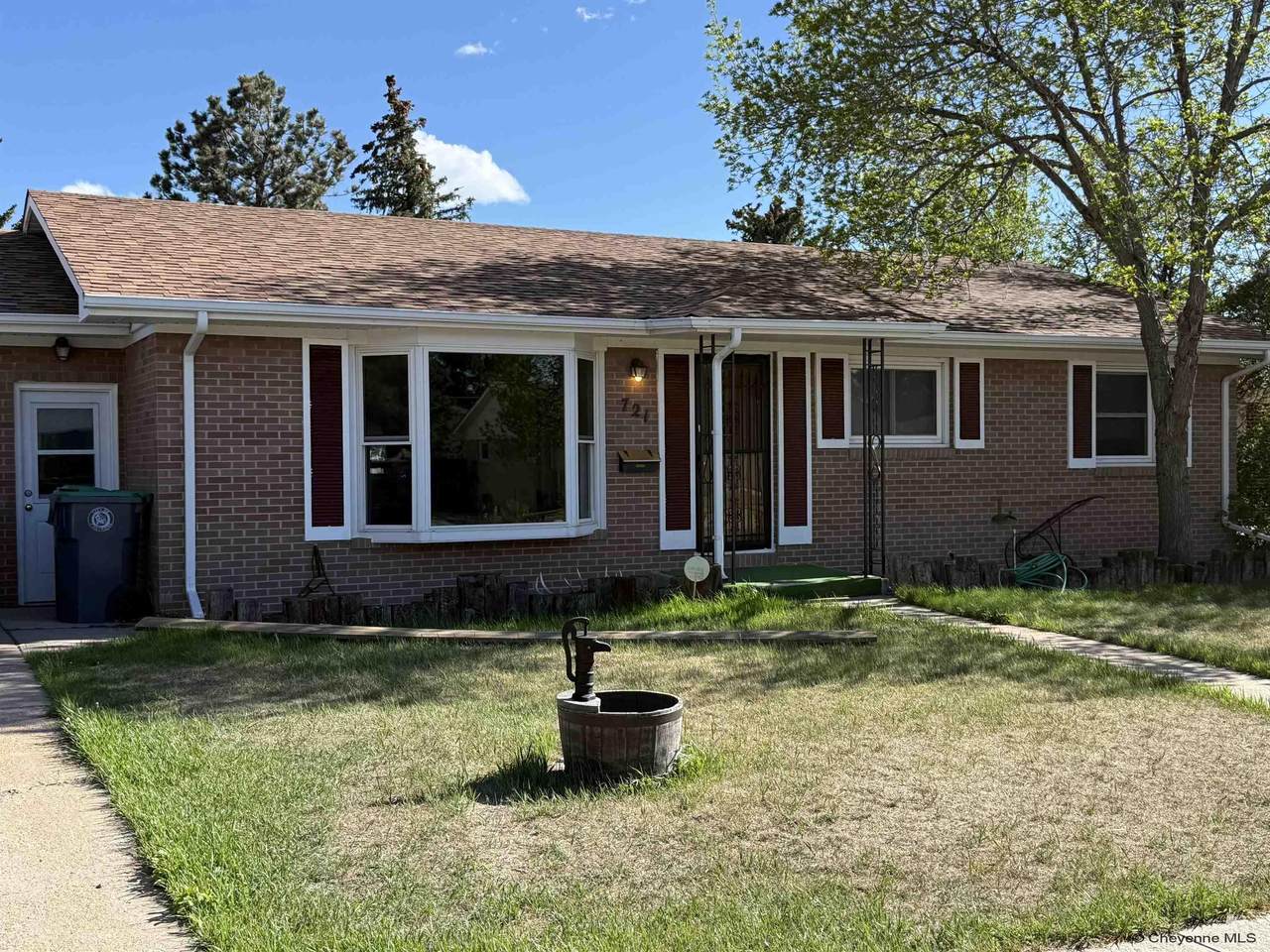 721 Arapaho St - Photo 1