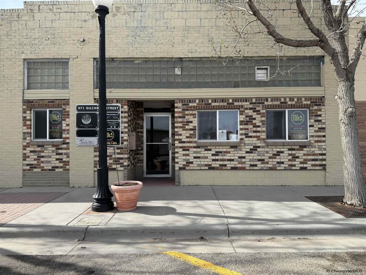 971 Gilchrist St - Photo 1