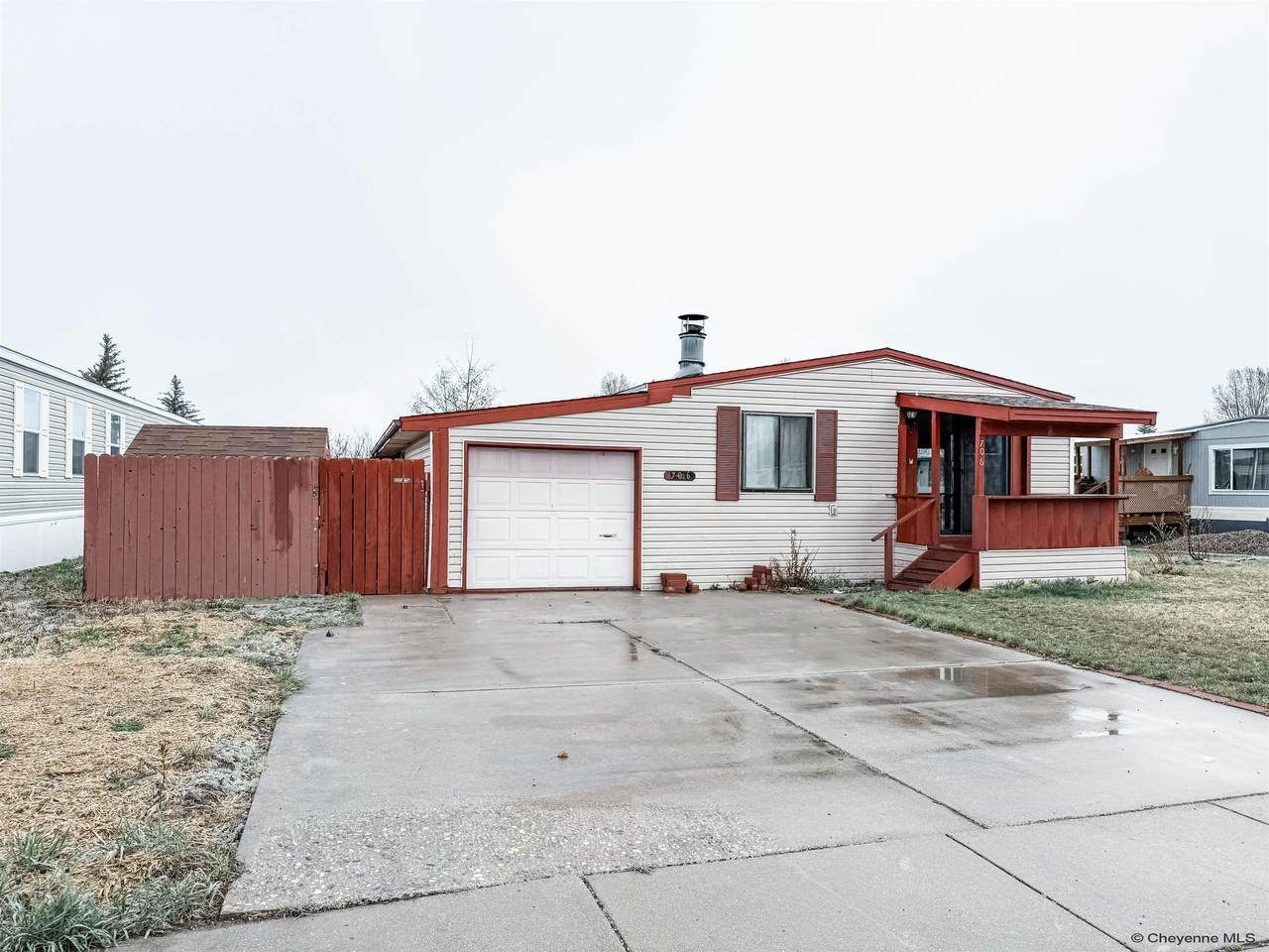 706 Dallas Rd - Photo 1