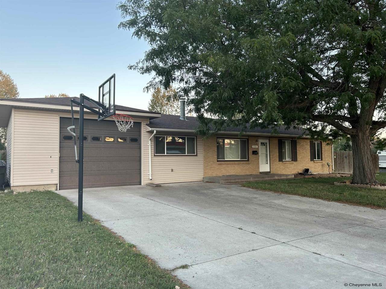 1301 Diamond Ave - Photo 1