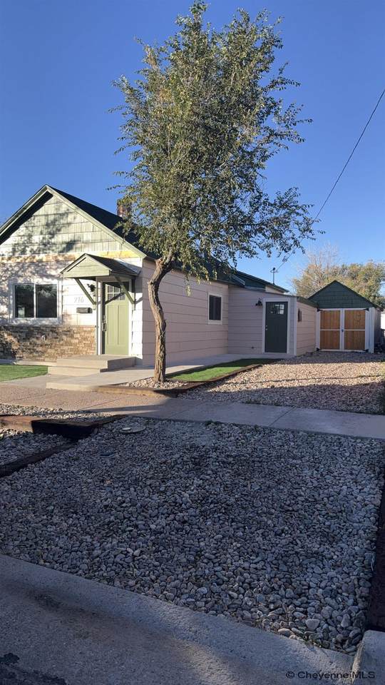 716 Russell Ave - Photo 1