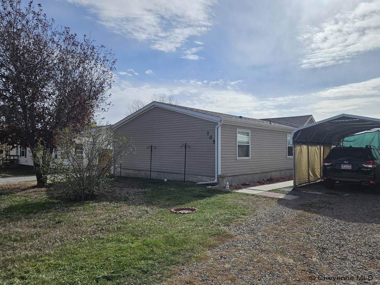 705 Sunridge Dr - Photo 1