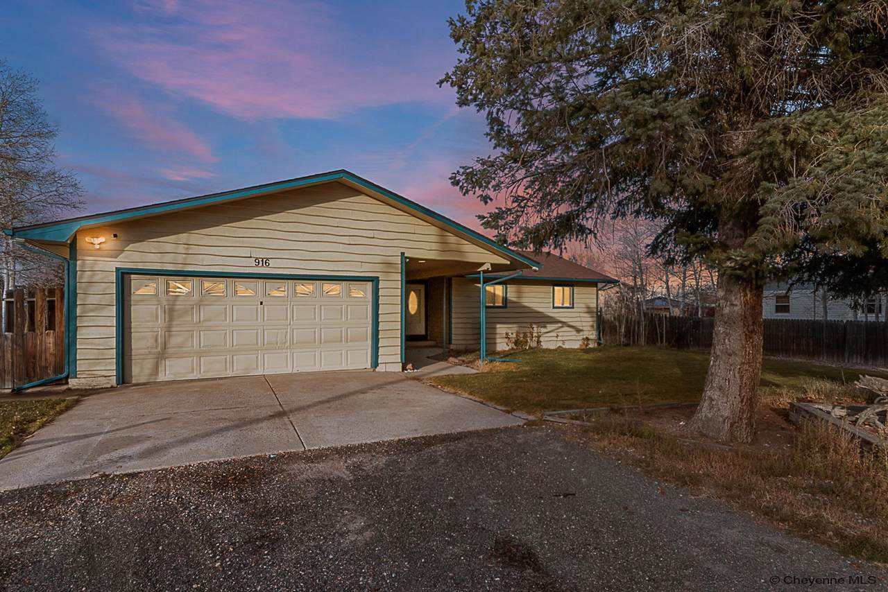 916 Cherry St - Photo 1