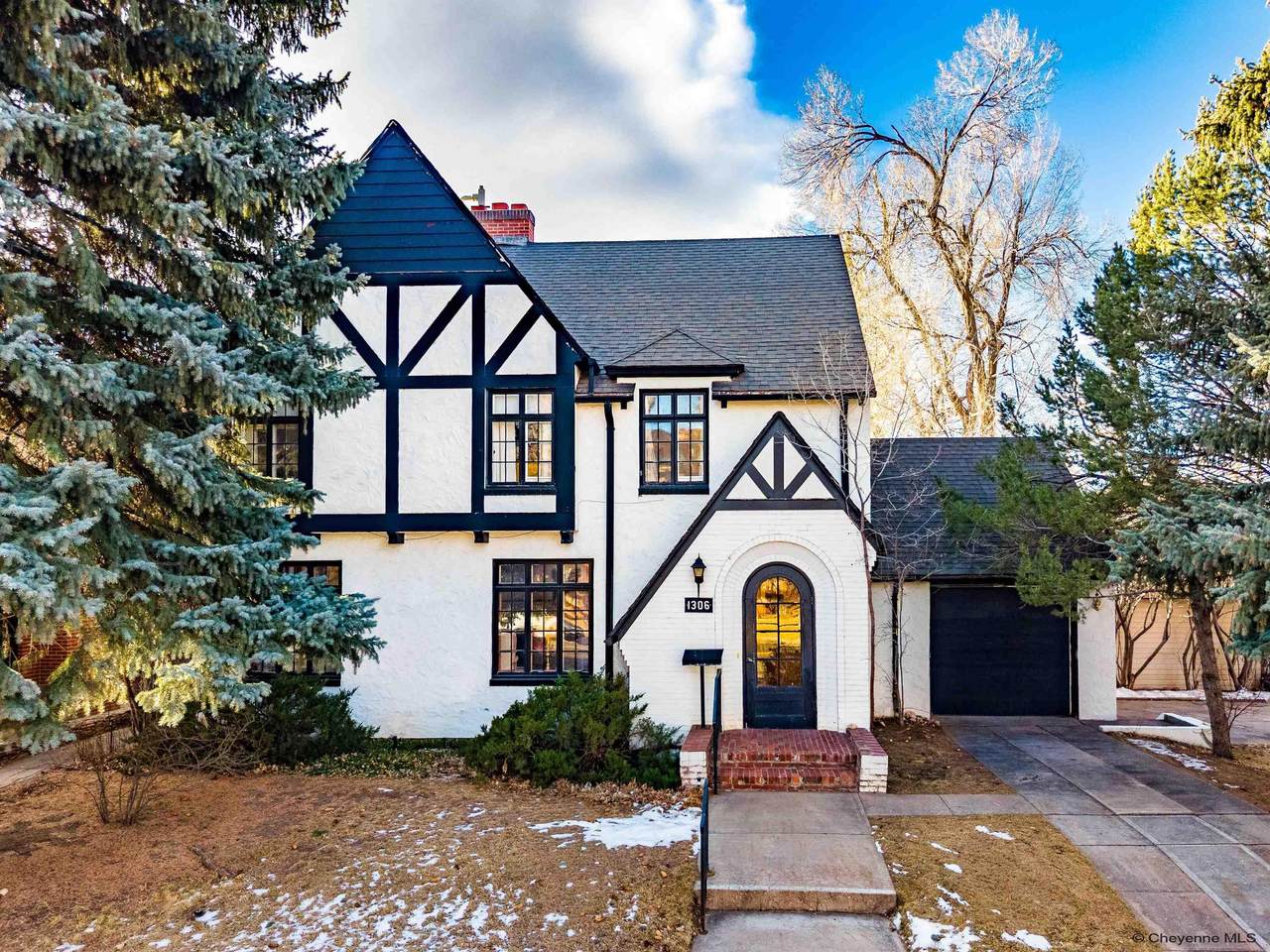 1306 Ivinson Ave - Photo 1