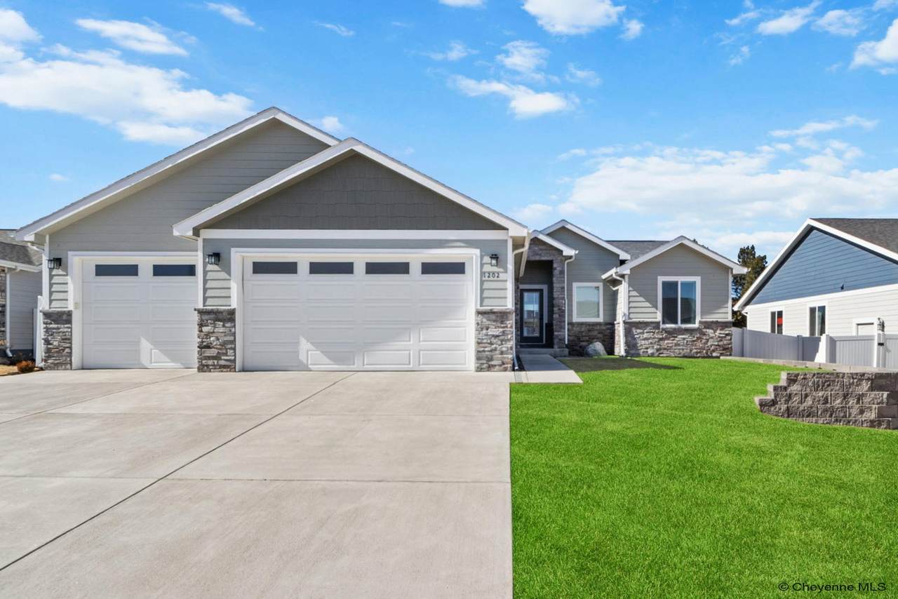 1202 Phipps Ave - Photo 1