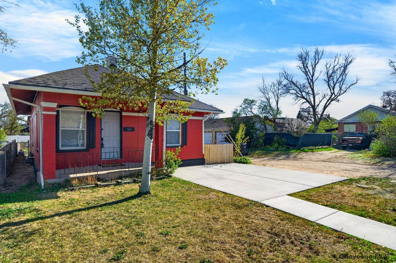 907 Pershing Blvd - Photo 1