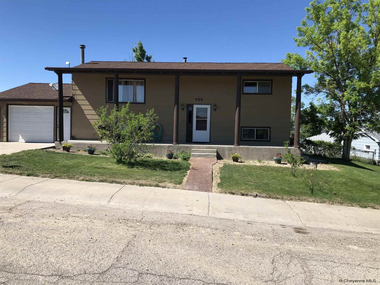 958 Willow Dr - Photo 1
