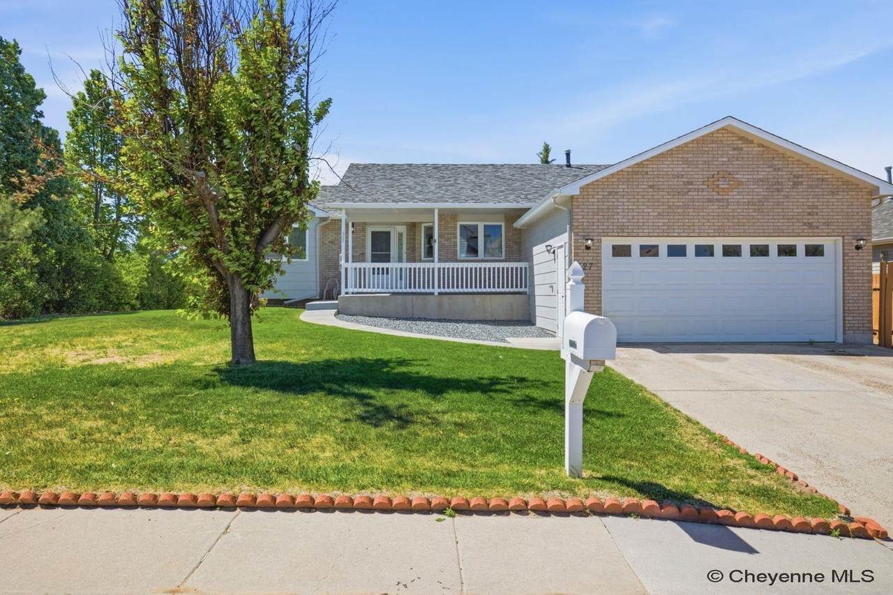 327 Cody St - Photo 1