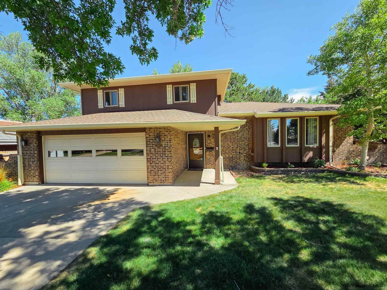 950 Apache St - Photo 1
