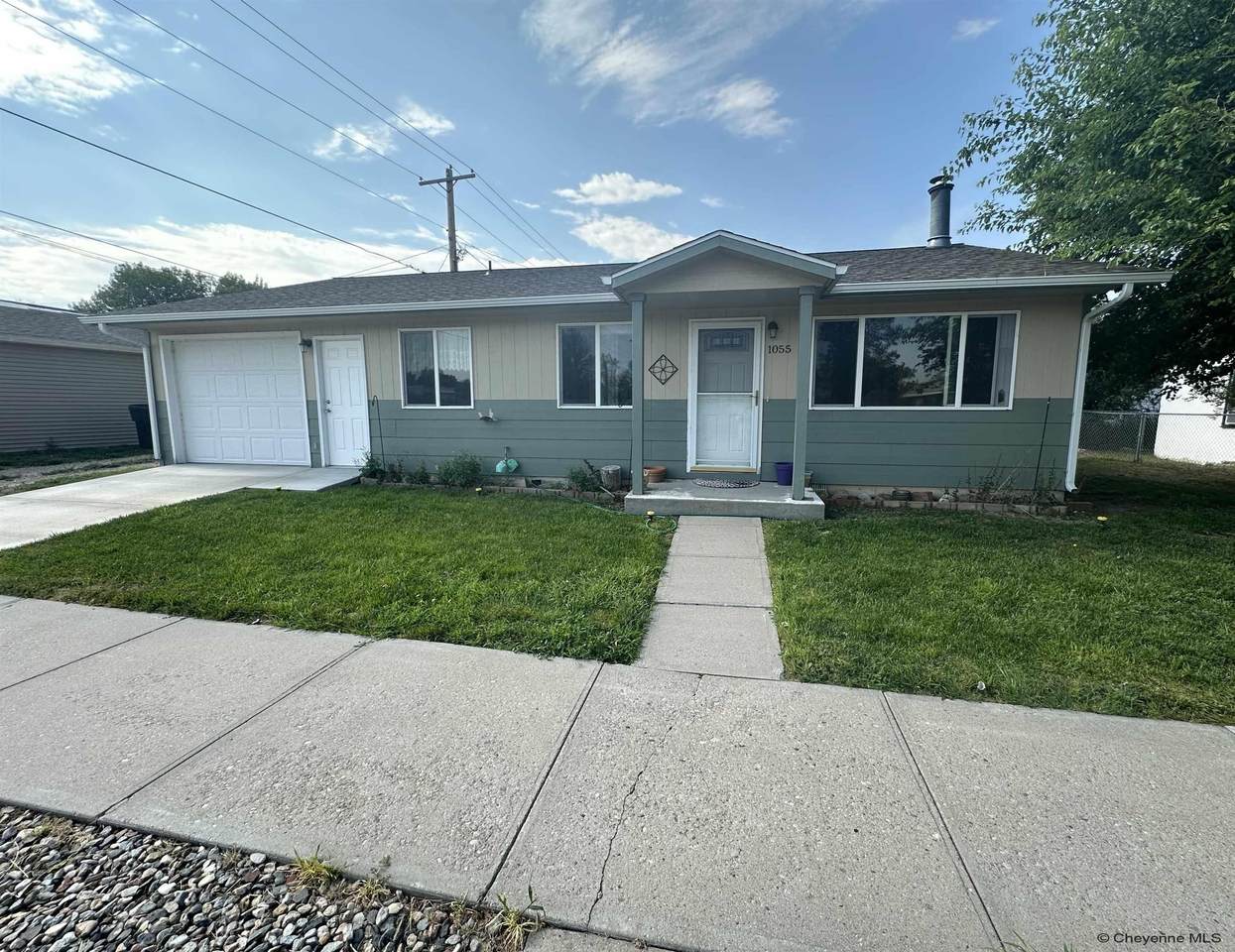 1055 Pine St - Photo 1