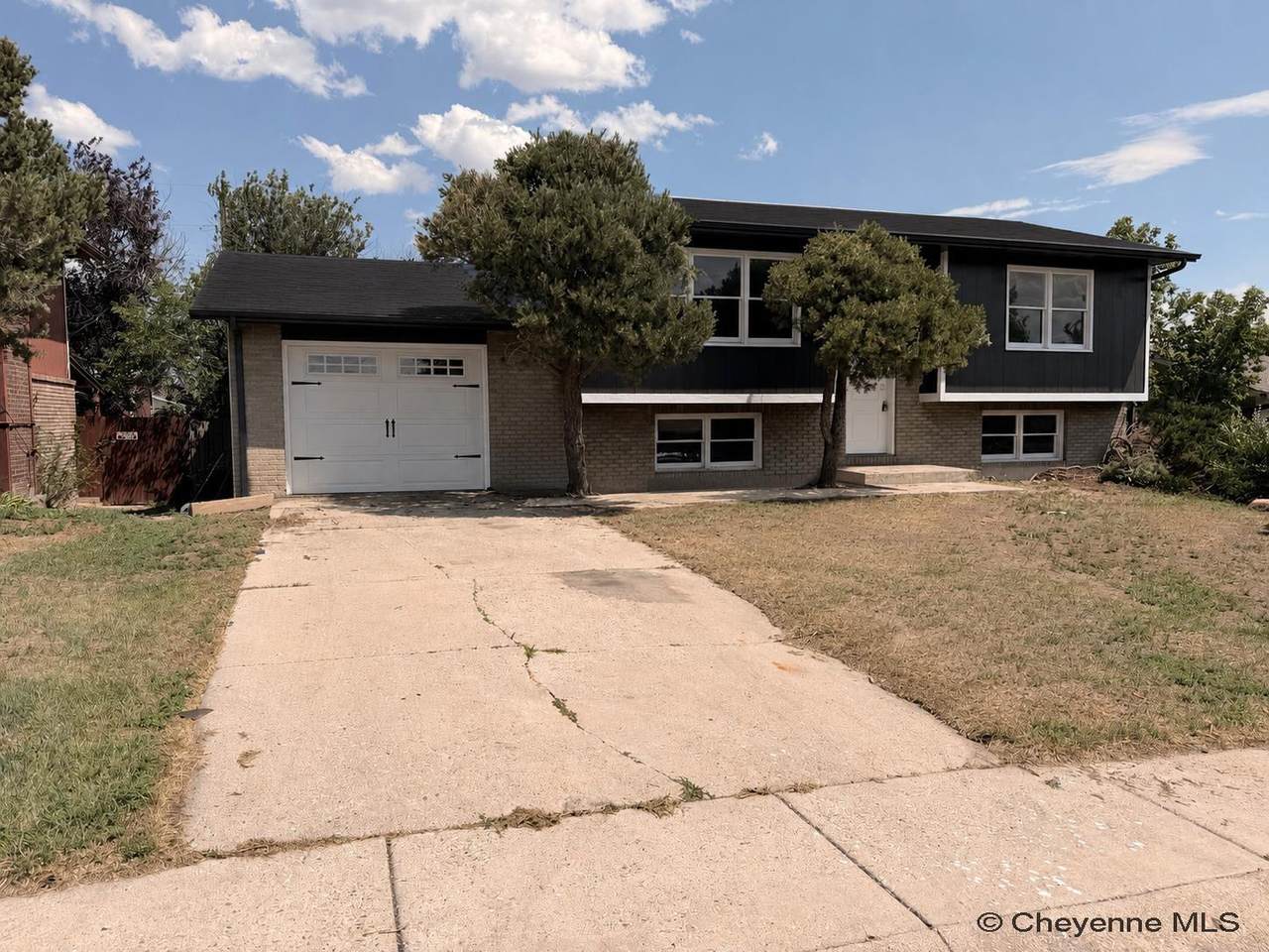 1601 Columbine Ct - Photo 1