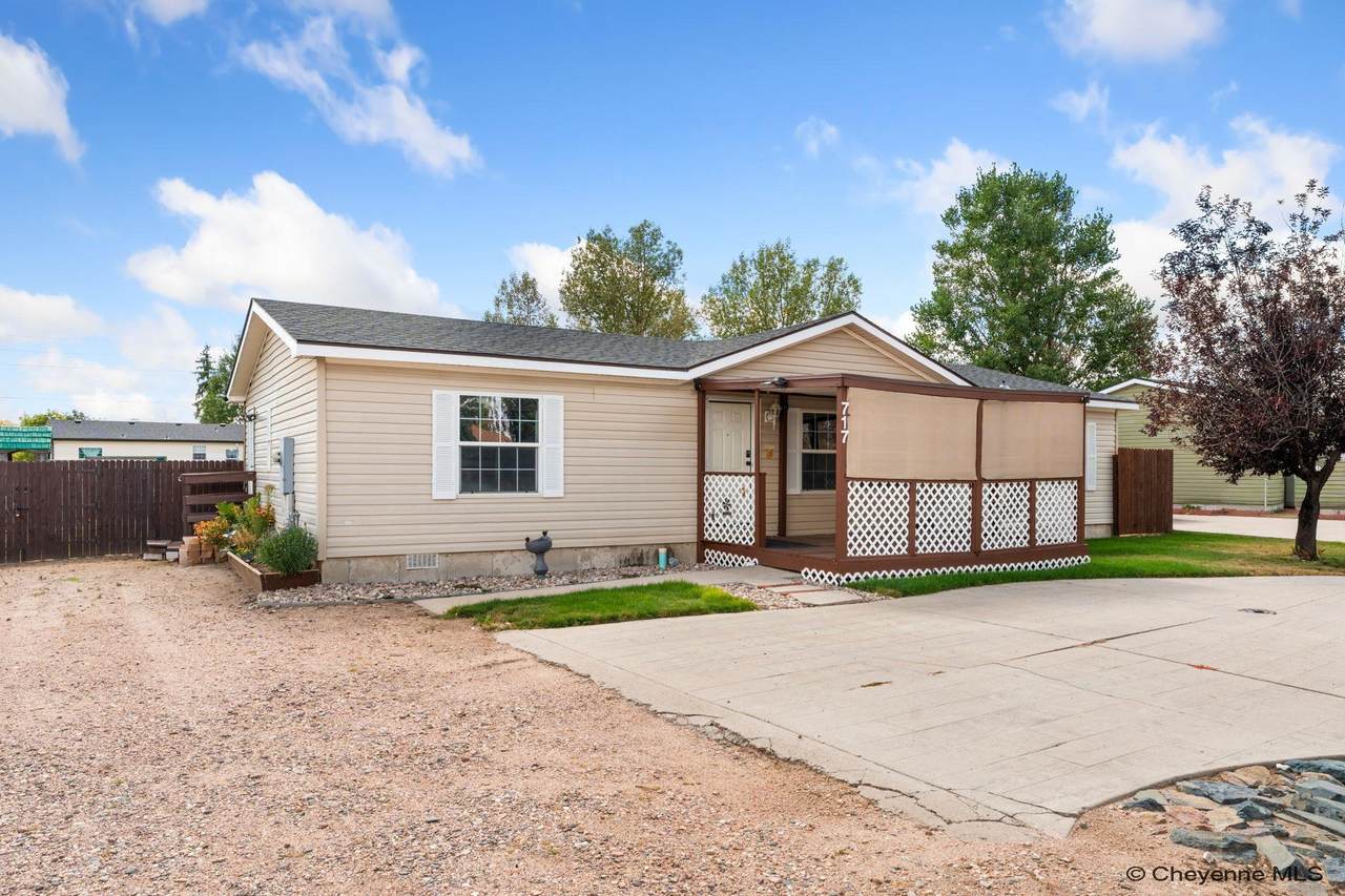 717 Sunridge Dr - Photo 1