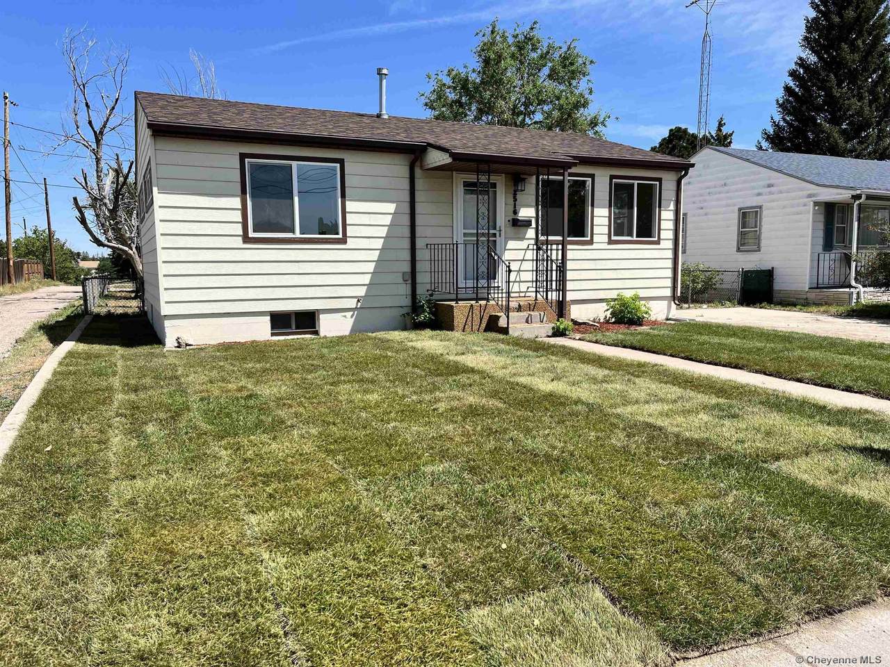 2516 15TH ST - Photo 1
