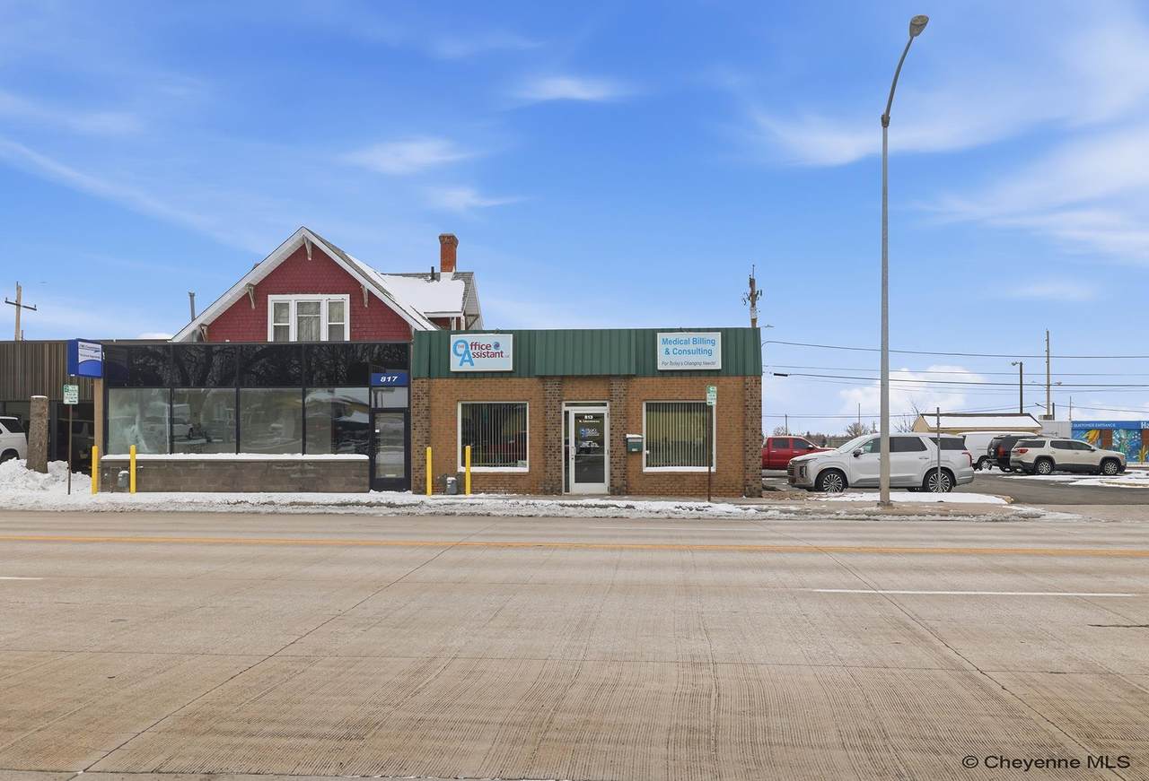 813 Lincolnway - Photo 1