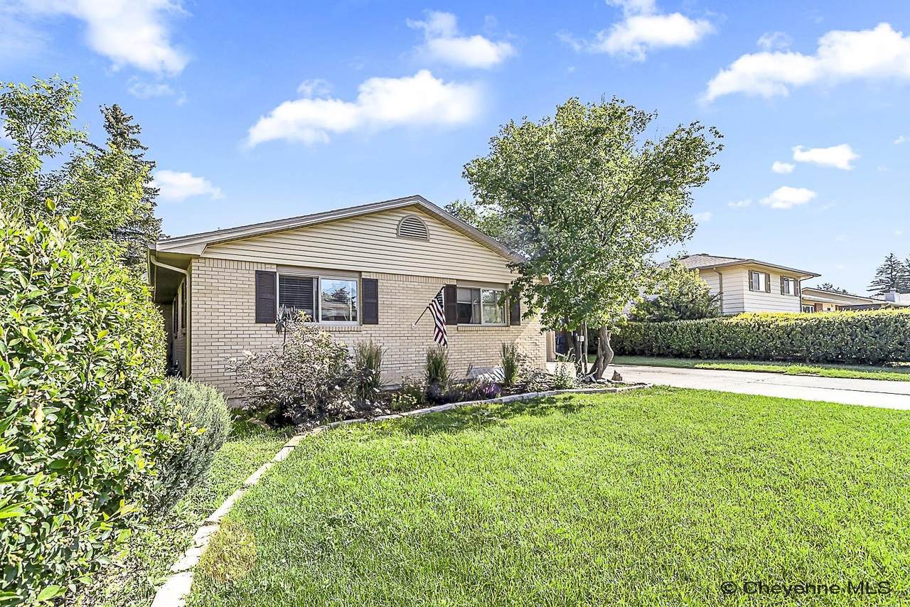 922 Arapaho St - Photo 1
