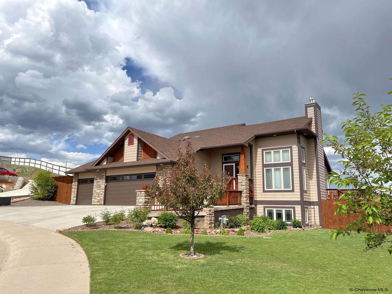 2365 Falcon Ct - Photo 1