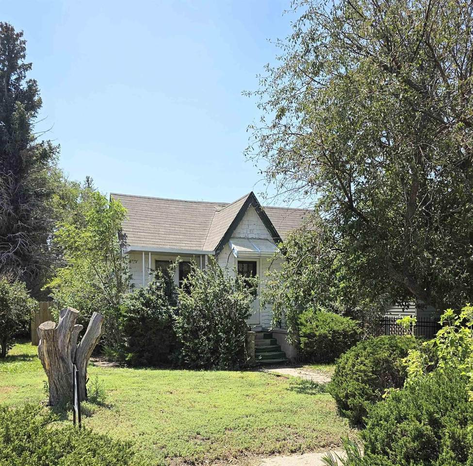 103 6TH AVE - Photo 1