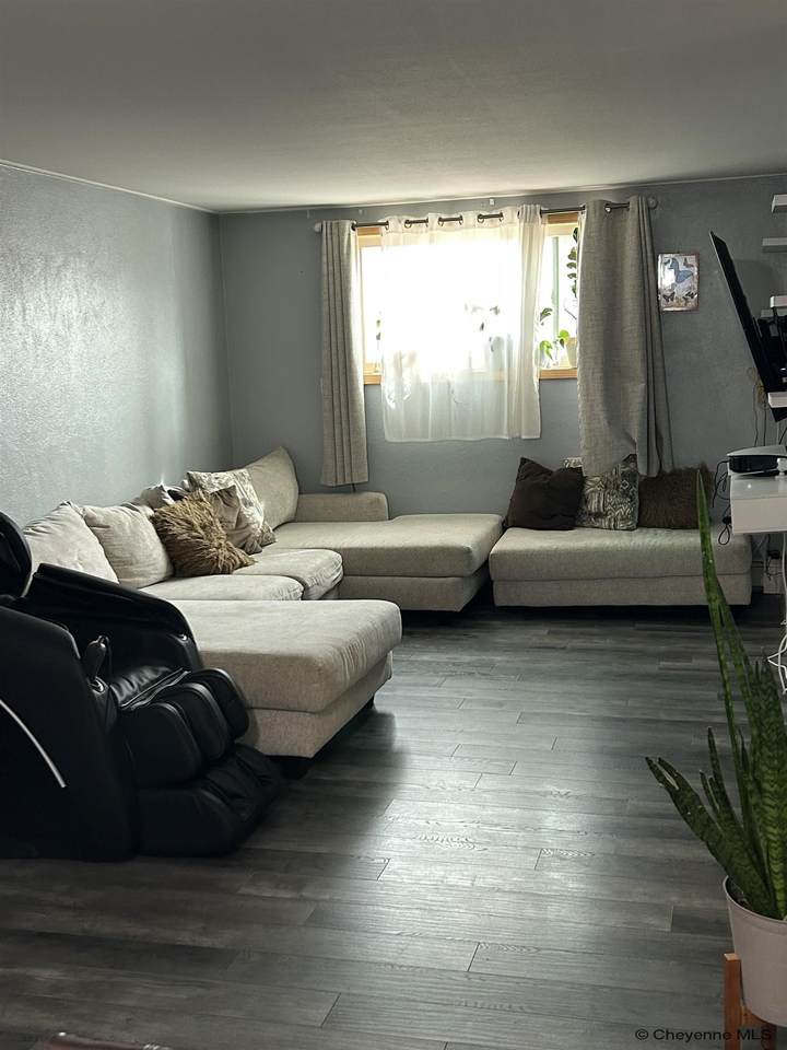 306 18TH ST - Photo 1