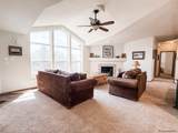 1040 Trails End Dr - Photo 2