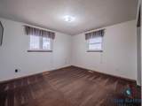 905 19TH ST - Photo 18