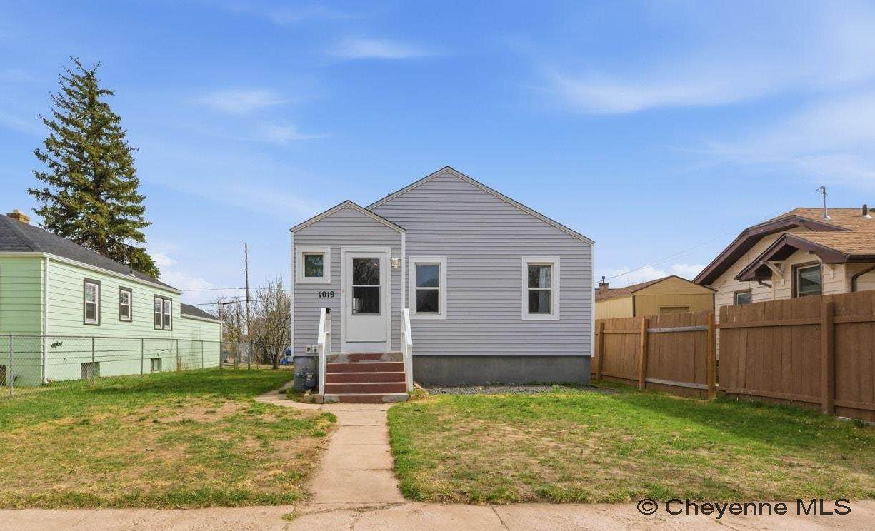 1019 27TH ST - Photo 1