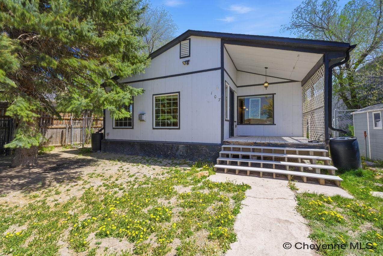 107 Lincoln Ave - Photo 1