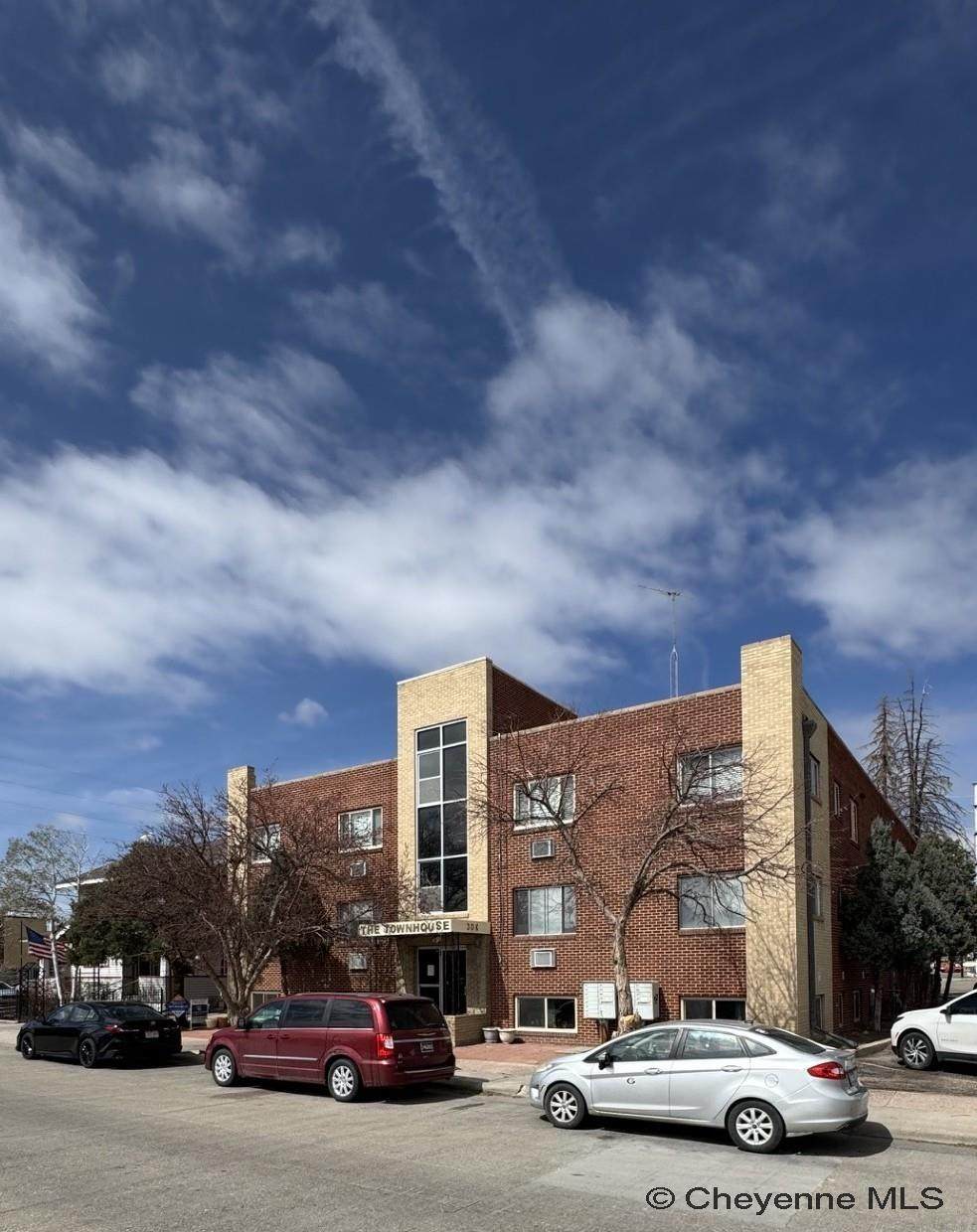 306 18TH ST - Photo 1