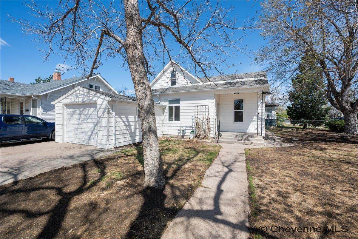 122 25TH ST - Photo 1