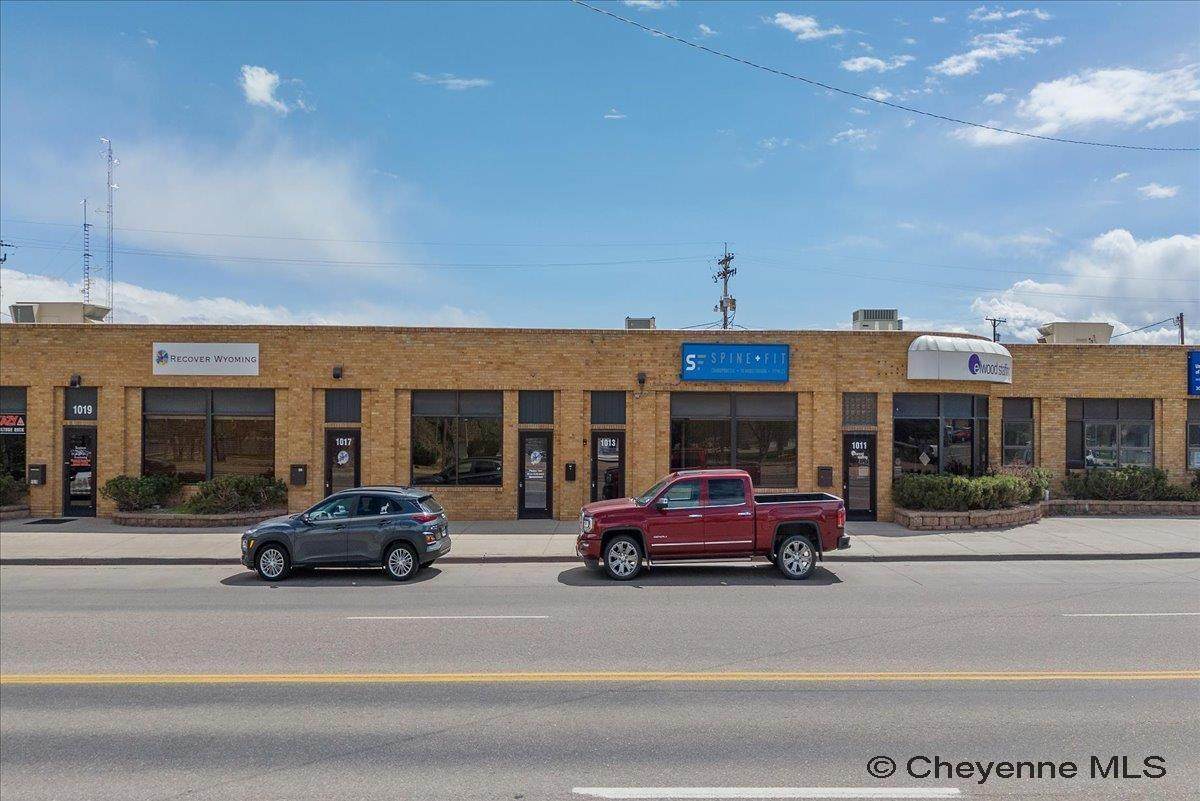 1013 Lincolnway - Photo 1