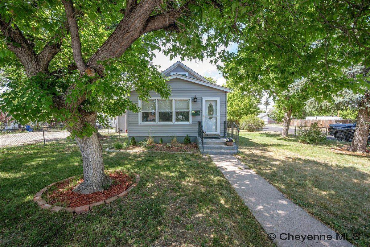 522 2ND ST - Photo 1