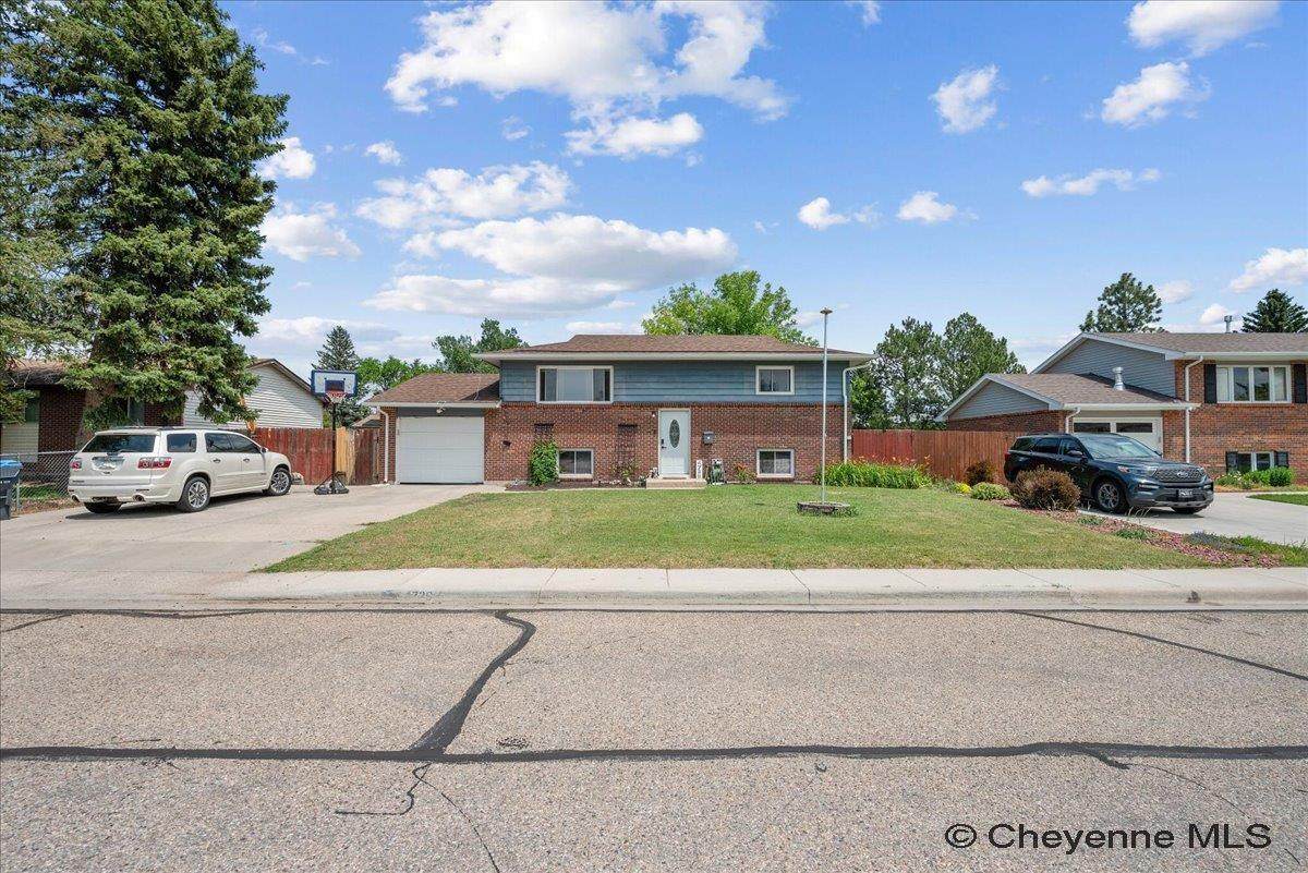 4729 Linden Wy - Photo 1