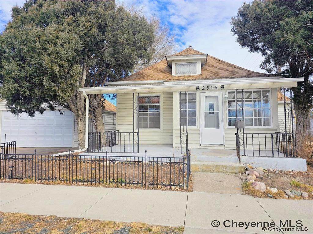 2515 Snyder Ave - Photo 1