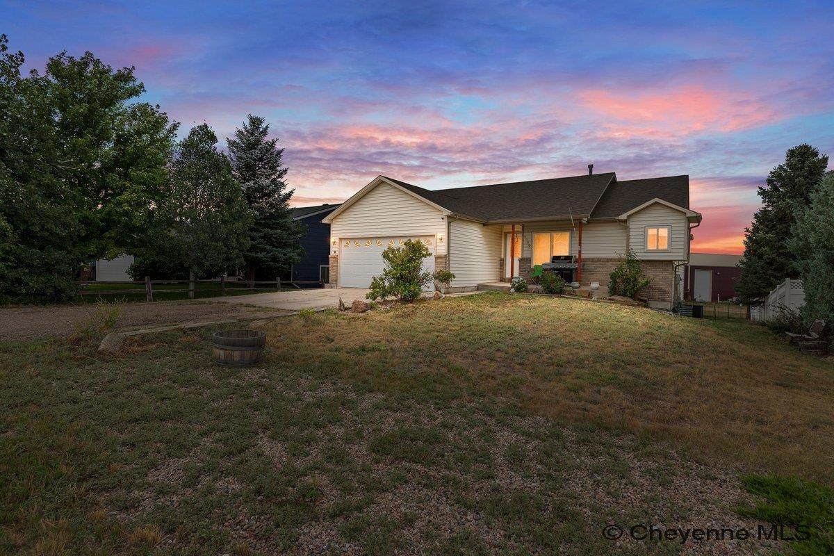 1112 Crescent Dr - Photo 1