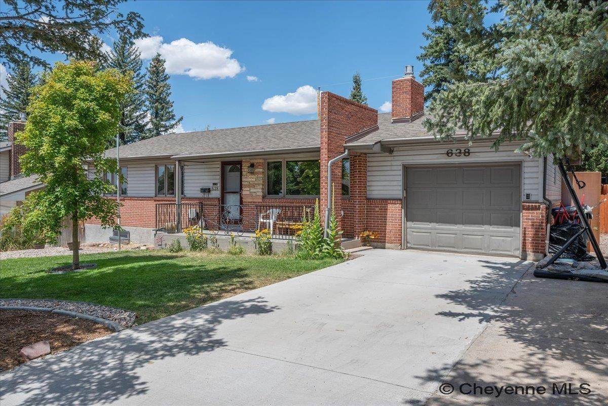 638 Hirst St - Photo 1