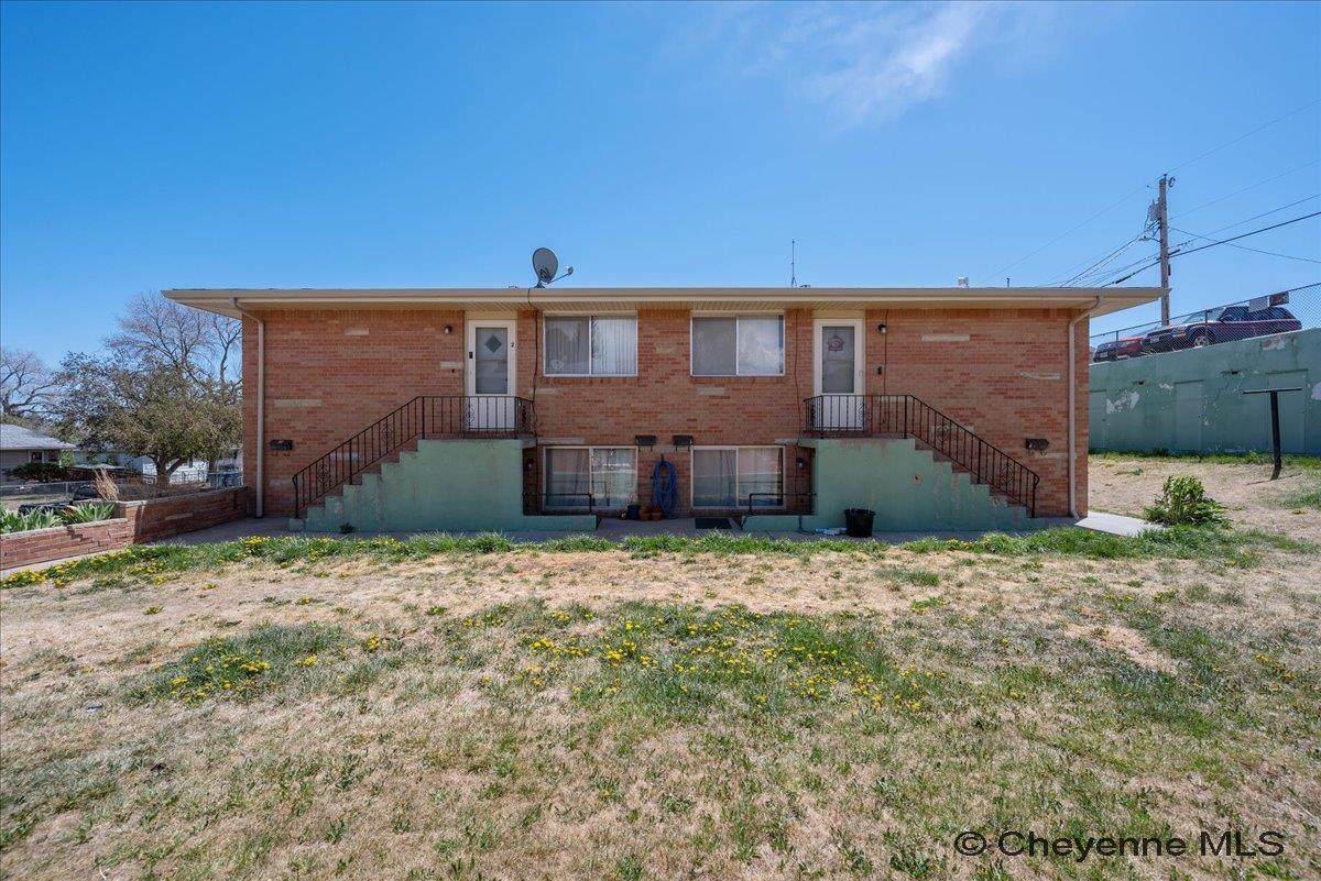 1749 Oxford Dr - Photo 1