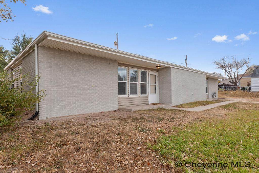 513 6TH ST - Photo 1