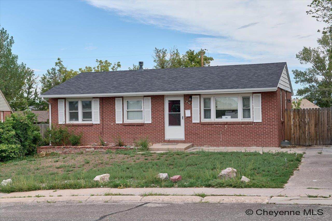 956 Hillcrest Rd - Photo 1