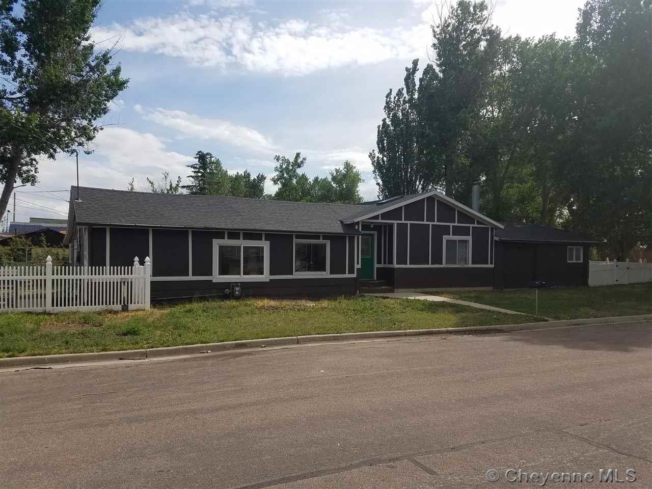 468 Park Ave - Photo 1