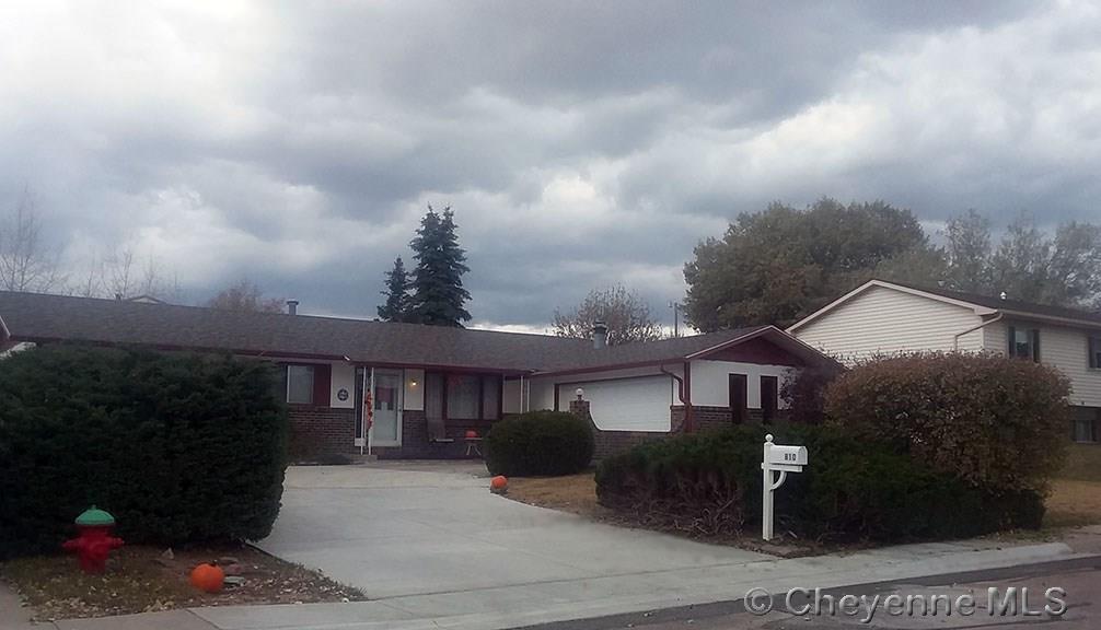 810 Phoenix Dr - Photo 1