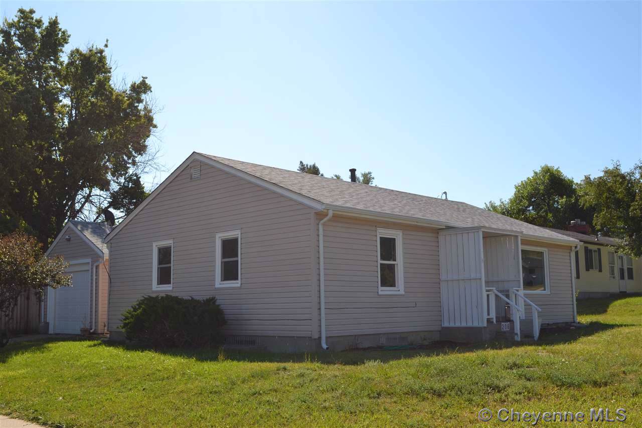 208 13TH ST - Photo 1