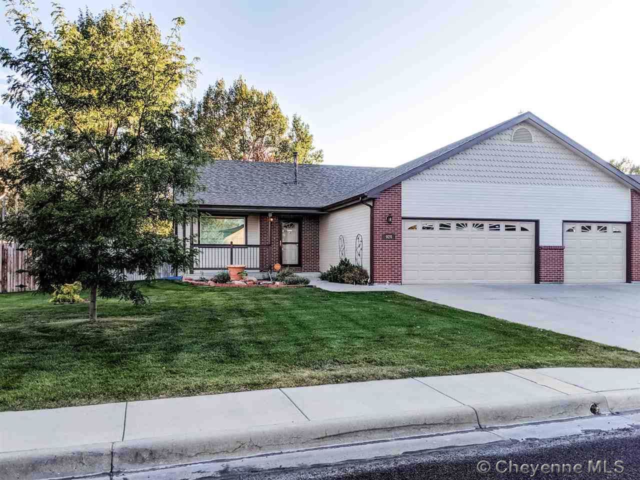 920 Colonial Dr - Photo 1