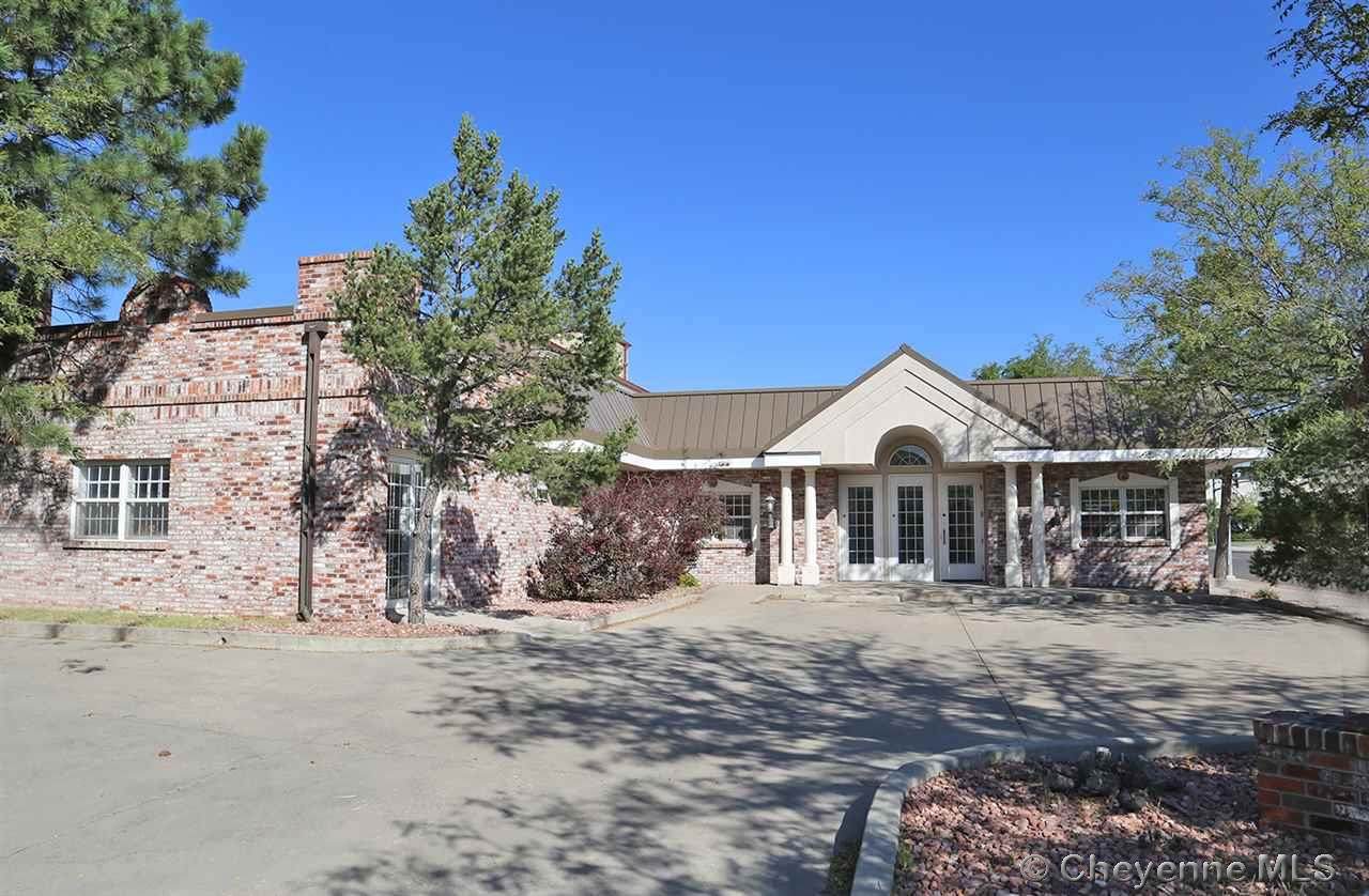 1810 Pioneer Ave - Photo 1
