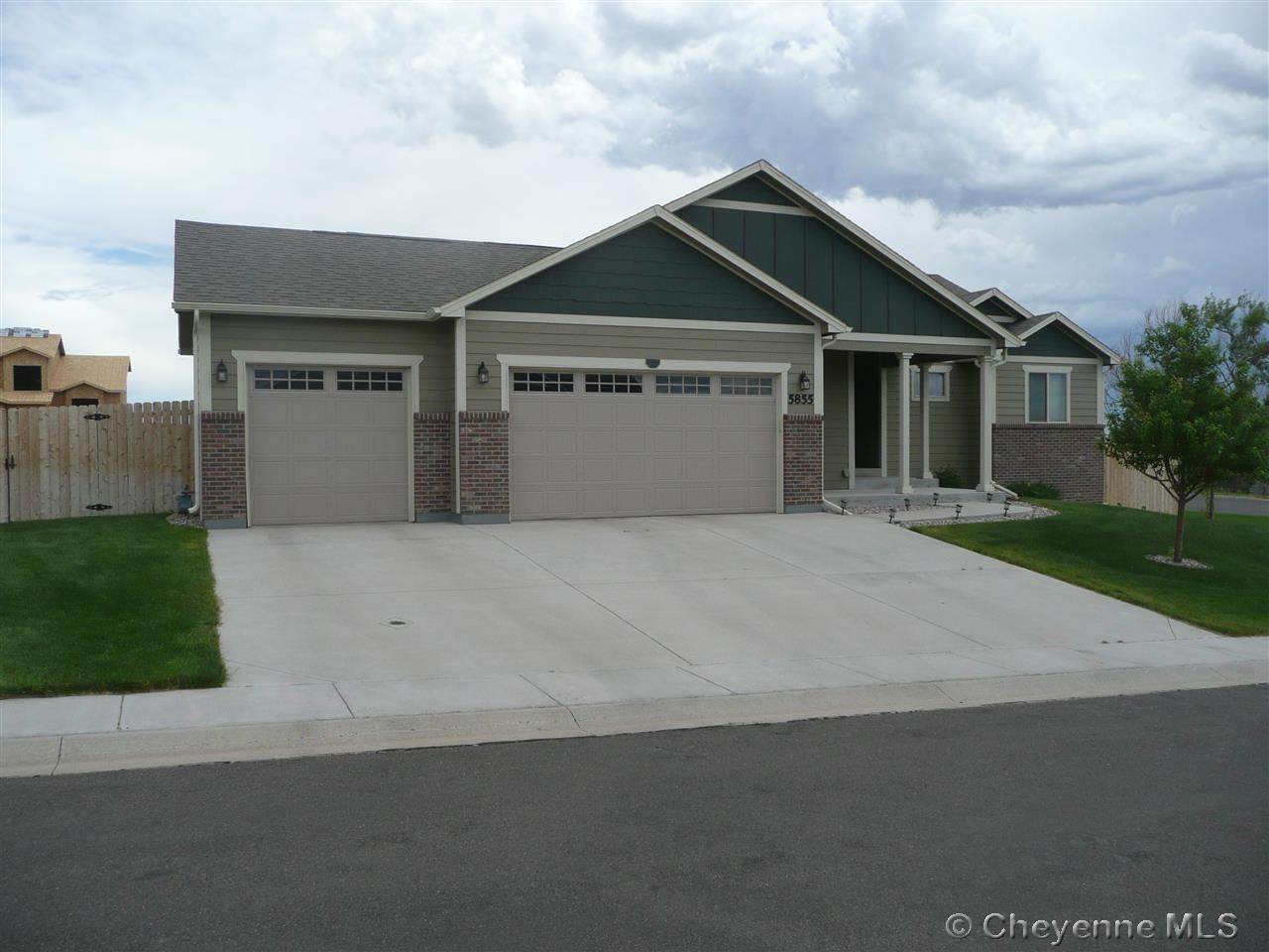 5855 Indigo Dr - Photo 1