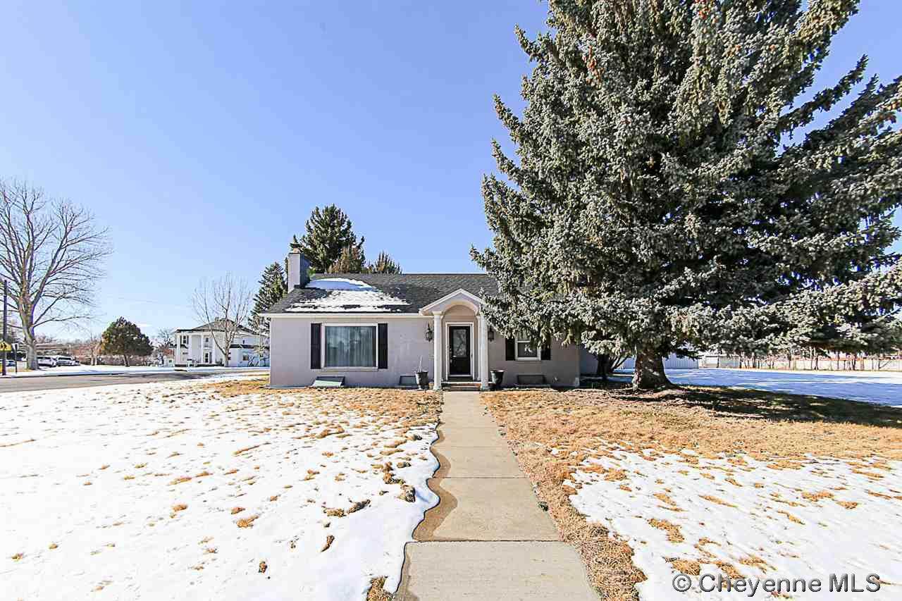 301 10TH ST - Photo 1