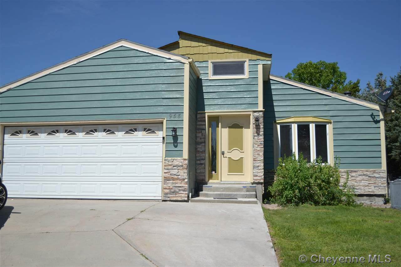 958 Elm St - Photo 1