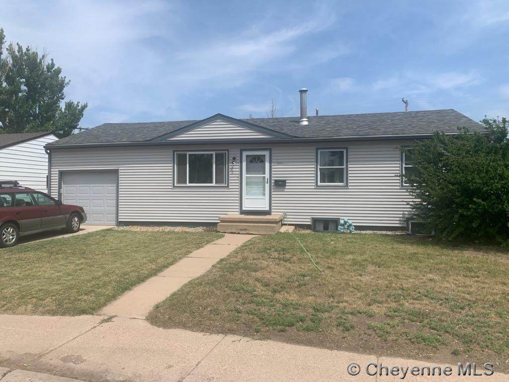 711 Reynolds - Photo 1