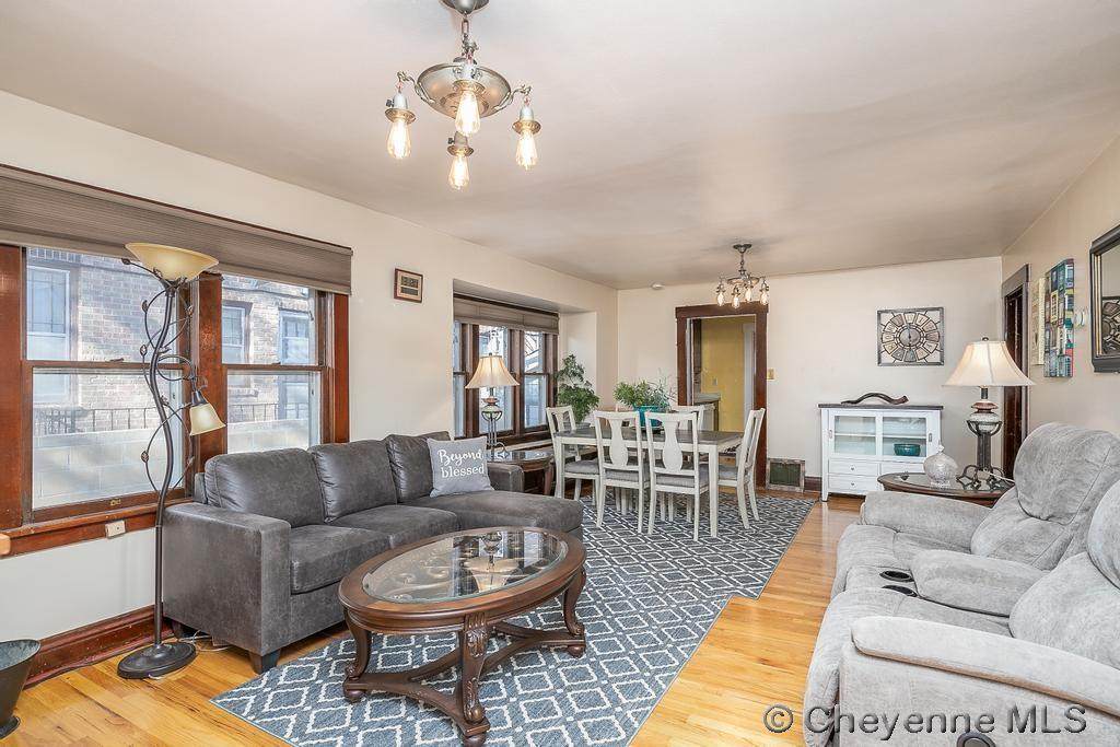 2915 Warren Ave - Photo 1