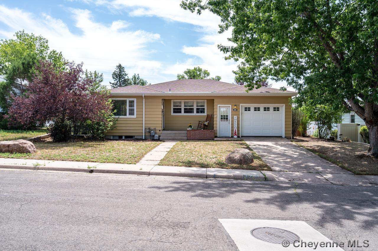 3201 Forest Dr - Photo 1